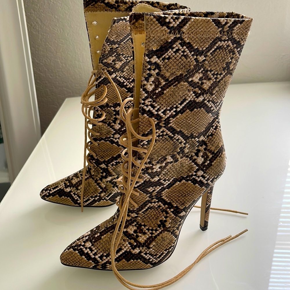 🎊Snake print boots with lace in front🎊